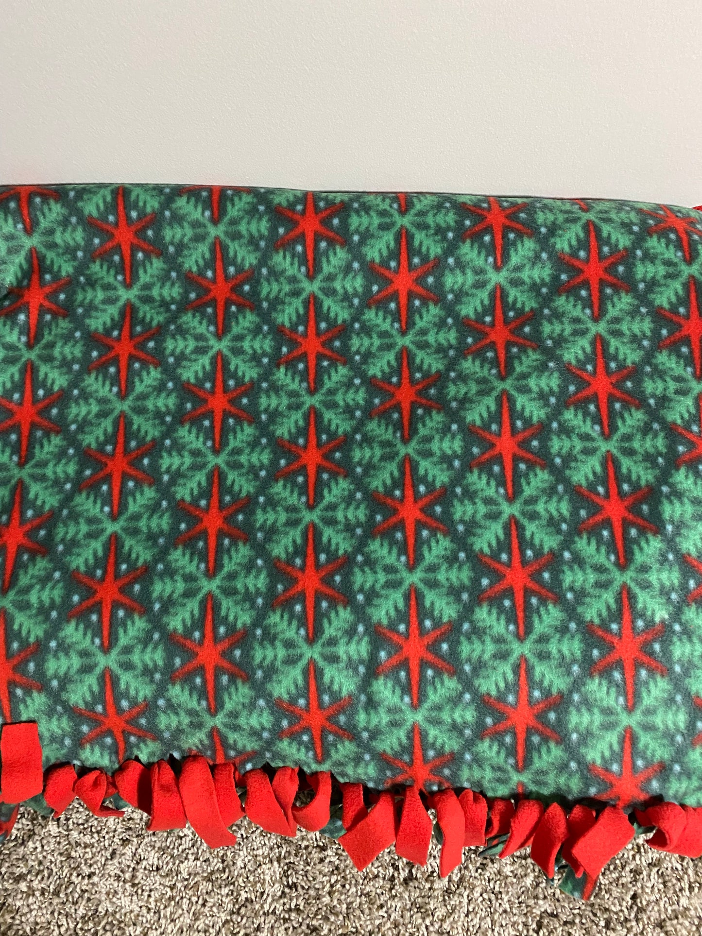 Merry Christmas Red Stars Fleece, Tied Blanket